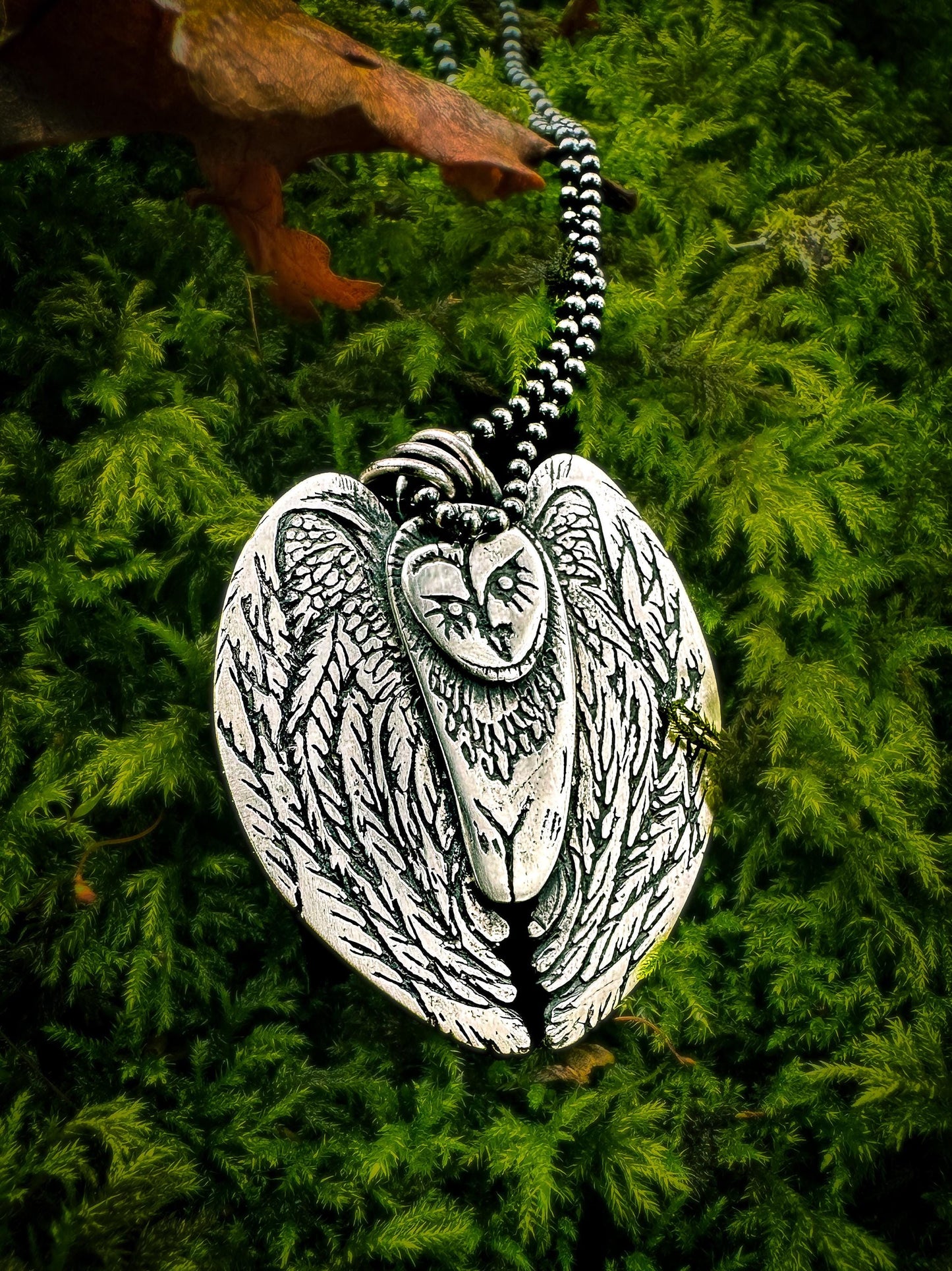 A sterling silver owl in flight pendant. The barn owl s artistically styled, showcasing exquisite detail. With its arched wings and softly glowing polish it is a beautiful piece for daywear or evening 